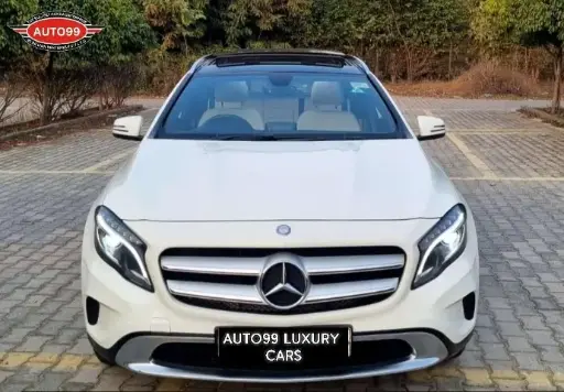 SOLD Mercedes Benz GLA 200 sports (PETROL)